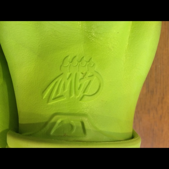 crocs style clawz shoes